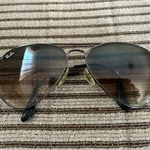 Ray-Ban Silver Aviator Unisex Sunglasses with case